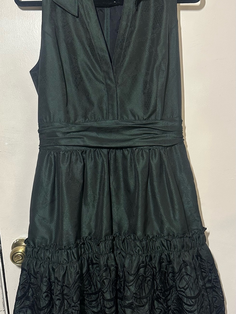 Kay Unger Dark Green Sleeveless V-Neck Cocktail Dress